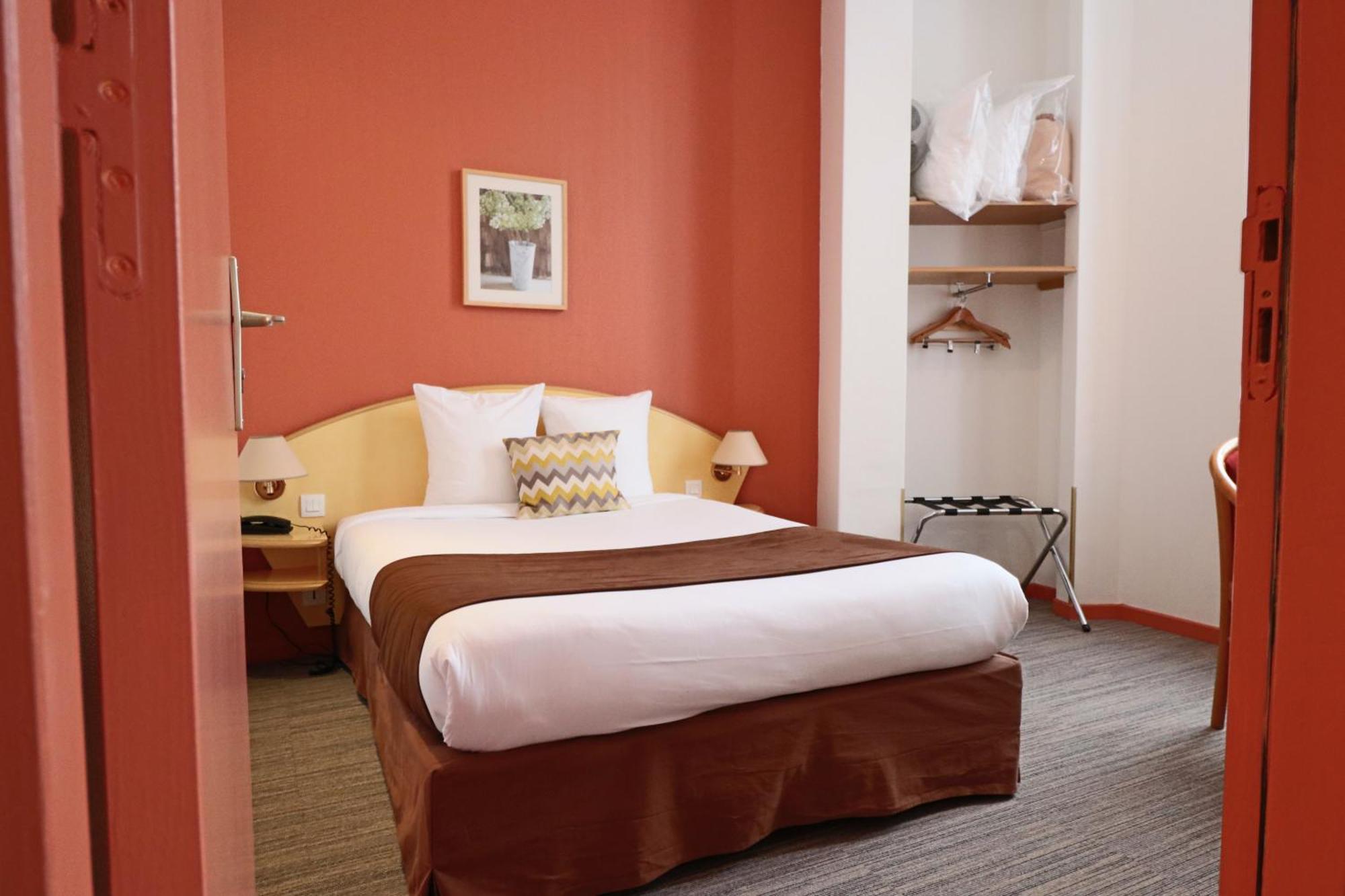 Logis-Hotel Des Oliviers Тьонвиль Экстерьер фото